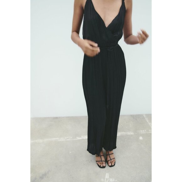 Zara Black Silky V-Neck Jumpsuit With Belt - Picture 2 of 10